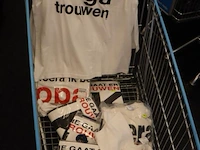 Diverse t-shirts met opdruk - afbeelding 1 van  4