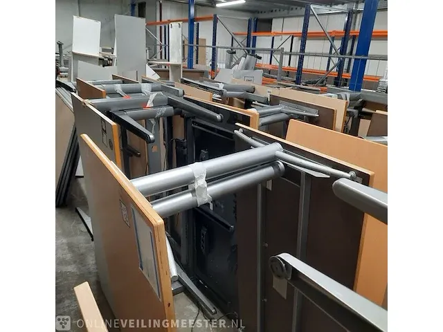 Diverse tafels en bureaus - afbeelding 5 van  8