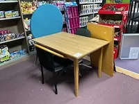 Diverse tafels en stoelen - afbeelding 1 van  7