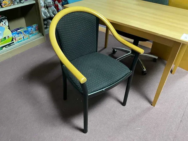Diverse tafels en stoelen - afbeelding 3 van  7