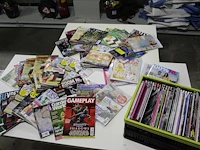Diverse tijdschriften en magazines in twee kratten. ruim 150 stuks - afbeelding 1 van  8