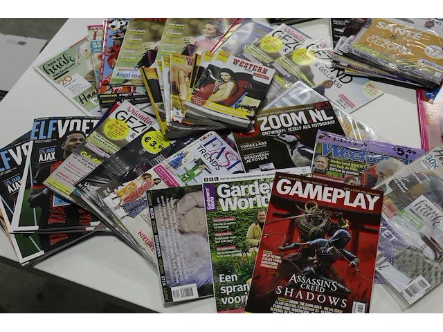 Diverse tijdschriften en magazines in twee kratten. ruim 150 stuks - afbeelding 2 van  8