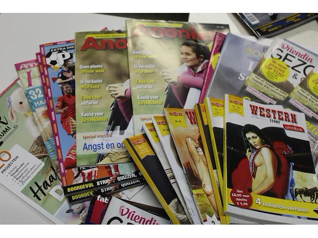 Diverse tijdschriften en magazines in twee kratten. ruim 150 stuks - afbeelding 3 van  8