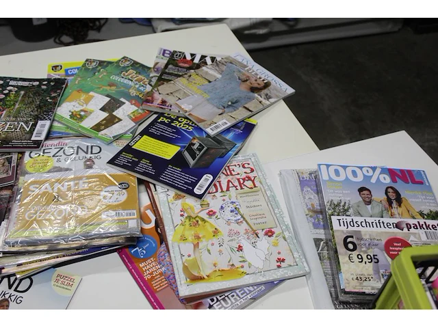 Diverse tijdschriften en magazines in twee kratten. ruim 150 stuks - afbeelding 5 van  8