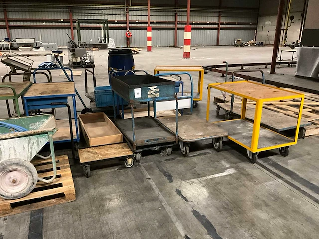 Diverse transportkarren (14x) - afbeelding 1 van  3