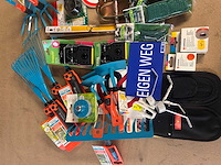 Diverse tuin benodigdheden - afbeelding 2 van  3