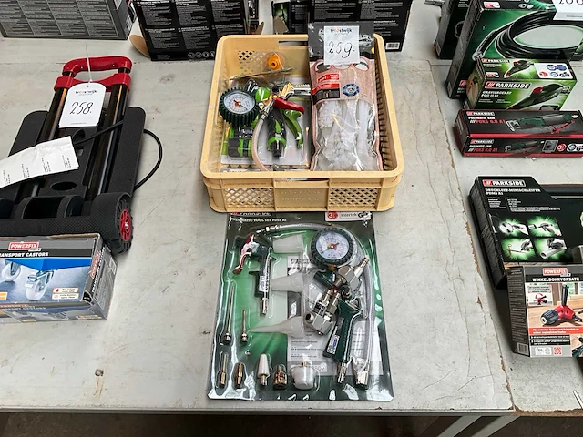 Diverse tuingereedschap accessoires - afbeelding 1 van  4
