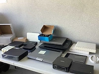 Diverse tv kastjes,tablet, laptops - afbeelding 1 van  7
