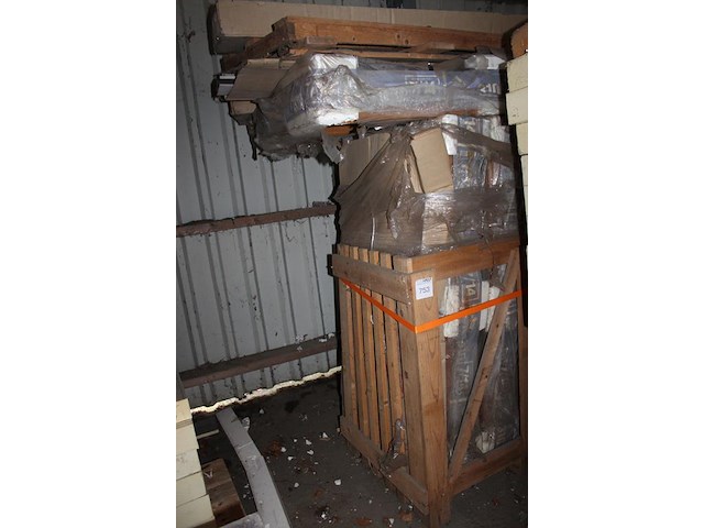 Diverse velux dakramen op 2 pallets. - afbeelding 2 van  3