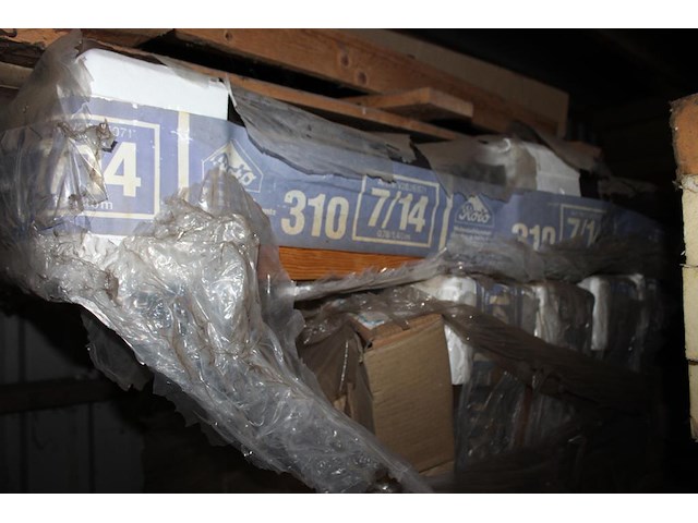 Diverse velux dakramen op 2 pallets. - afbeelding 3 van  3