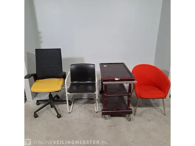 Diverse vergaderstoelen en kantinestoelen o.a. ahrend/fritz hansen - afbeelding 1 van  18