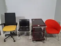 Diverse vergaderstoelen en kantinestoelen o.a. ahrend/fritz hansen - afbeelding 1 van  18