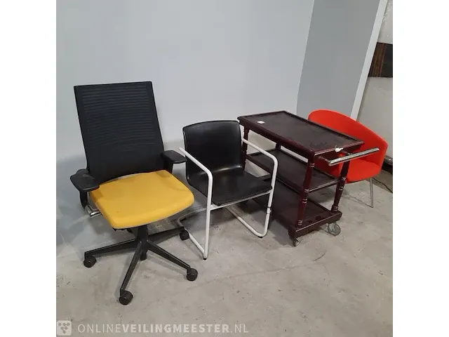 Diverse vergaderstoelen en kantinestoelen o.a. ahrend/fritz hansen - afbeelding 11 van  18