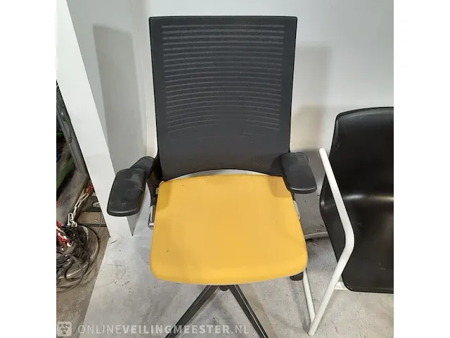 Diverse vergaderstoelen en kantinestoelen o.a. ahrend/fritz hansen - afbeelding 13 van  18