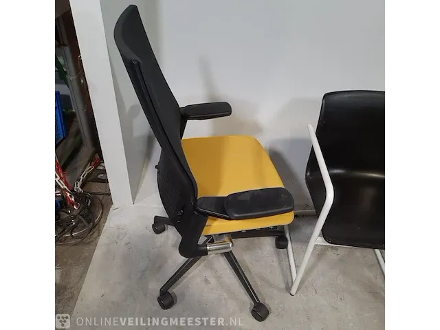 Diverse vergaderstoelen en kantinestoelen o.a. ahrend/fritz hansen - afbeelding 14 van  18