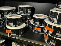 Diverse verpakkingsetiketten en coatingvloeistoffen. - afbeelding 3 van  7