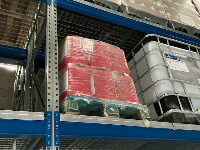 Diverse verpakkingsetiketten en coatingvloeistoffen. - afbeelding 6 van  7