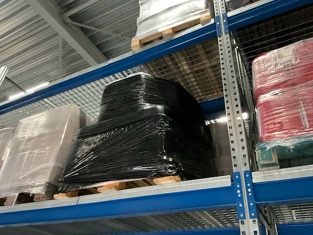 Diverse verpakkingsetiketten en coatingvloeistoffen. - afbeelding 7 van  7