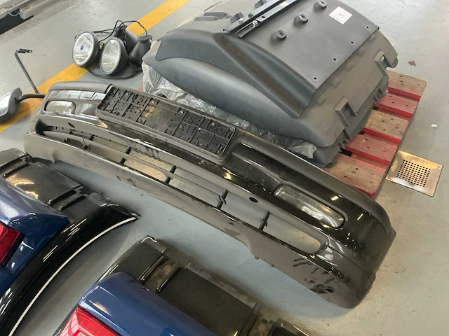 Diverse vrachtwagen onderdelen - afbeelding 7 van  11