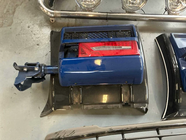 Diverse vrachtwagen onderdelen - afbeelding 9 van  11