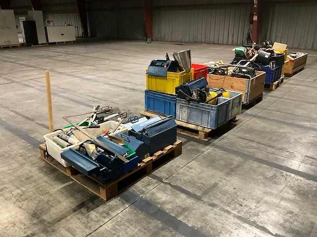Diverse werkplaats toebehoren - afbeelding 1 van  9