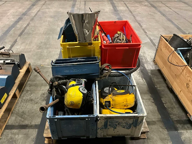 Diverse werkplaats toebehoren - afbeelding 3 van  9