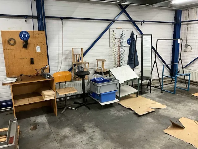 Diverse werkplaatsinventaris - afbeelding 1 van  9