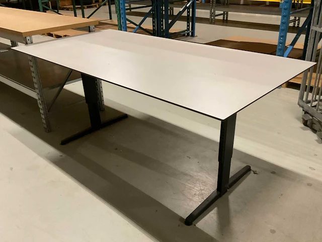 Diverse werktafels - afbeelding 3 van  4