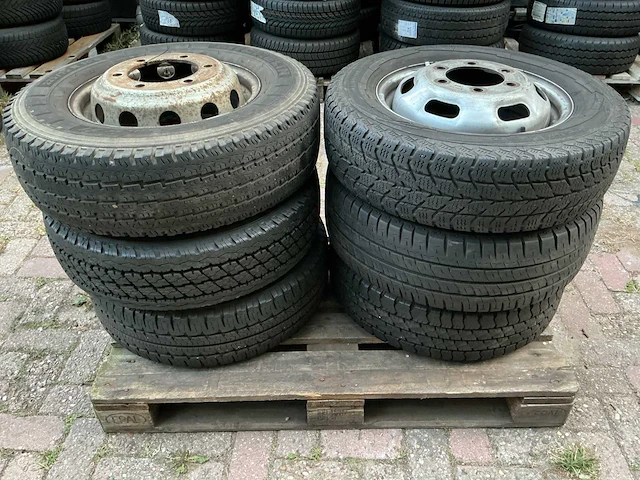 Diverse wielen autobanden iveco fiat - afbeelding 3 van  14