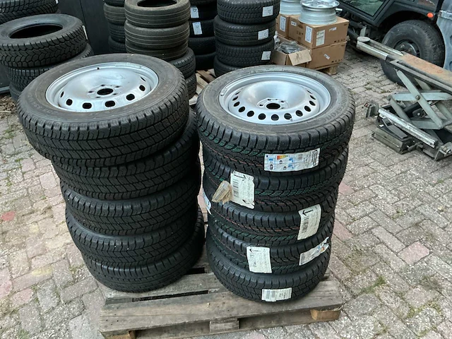 Diverse wielen autobanden iveco fiat - afbeelding 11 van  14