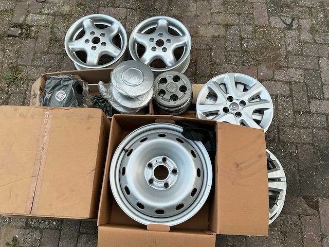 Diverse wielen autobanden iveco fiat - afbeelding 12 van  14