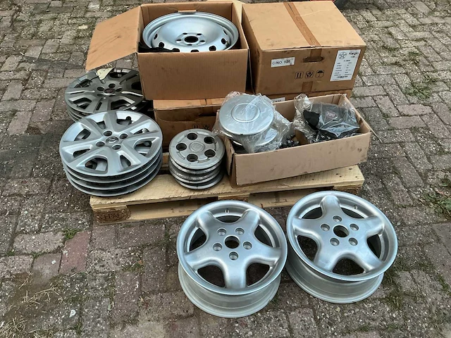 Diverse wielen autobanden iveco fiat - afbeelding 14 van  14