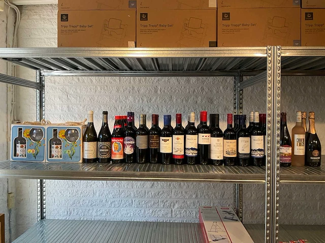 Diverse wijn en drank (63x) - afbeelding 1 van  10