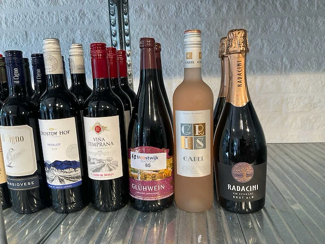 Diverse wijn en drank (63x) - afbeelding 7 van  10