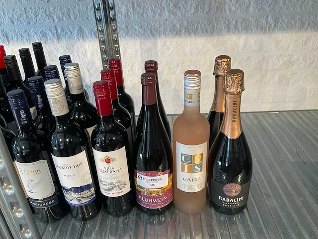 Diverse wijn en drank (63x) - afbeelding 8 van  10