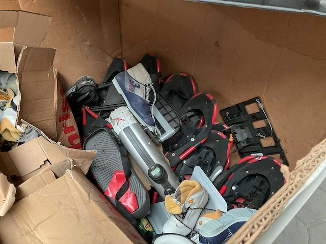 Diverse wintersport attributen - afbeelding 2 van  6