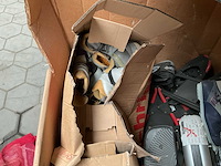 Diverse wintersport attributen - afbeelding 3 van  6