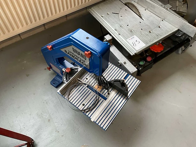 Diverse zaagmachines - afbeelding 2 van  7