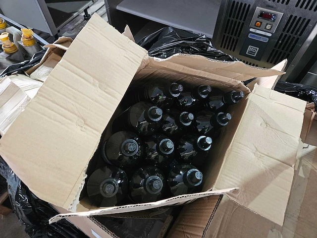Diversen desinfectie middelen ca 150 stuks - afbeelding 2 van  2
