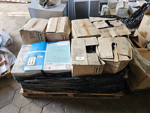 Diversen desinfectiemiddelen ca. 100 stuks - afbeelding 1 van  1