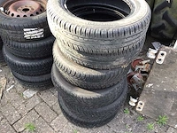 Diversen inhoud autobanden - afbeelding 10 van  17