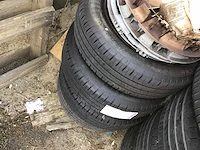 Diversen inhoud autobanden - afbeelding 14 van  17
