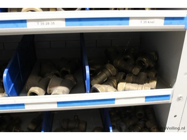 Diversen koper knie, t, puntstuk, schorefbuis etc. - afbeelding 25 van  34