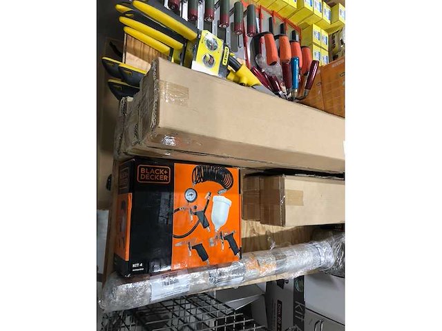 Diversen producten op tafel - afbeelding 2 van  10