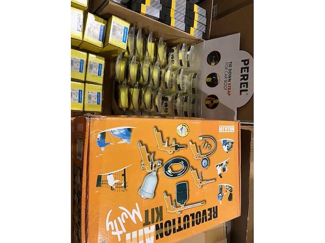 Diversen producten op tafel - afbeelding 7 van  10