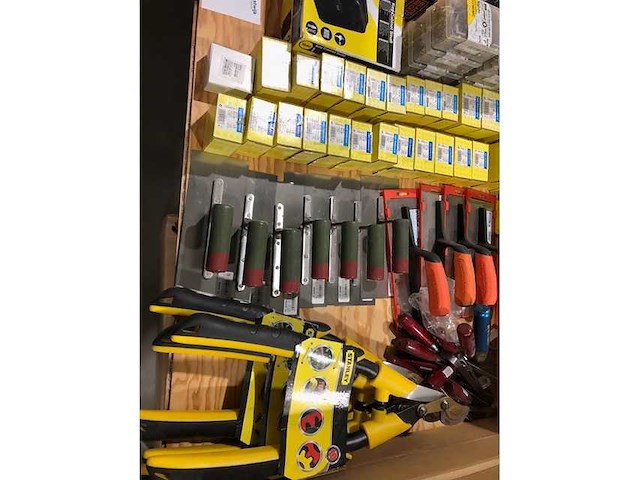 Diversen producten op tafel - afbeelding 9 van  10