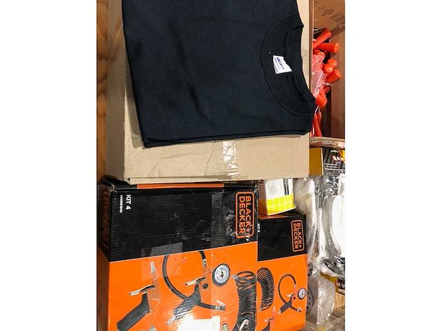 Diversen producten op tafel - afbeelding 10 van  10