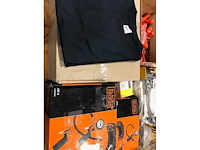 Diversen producten op tafel - afbeelding 10 van  10