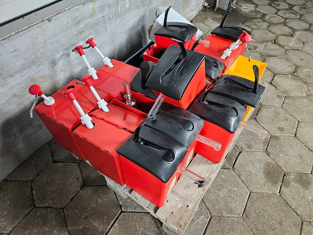 Diversen sauspompen en servettenhouders - afbeelding 2 van  4