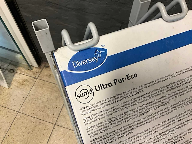 Diversey ultra pur-eco houder met schoonmaakmiddelen - afbeelding 4 van  7